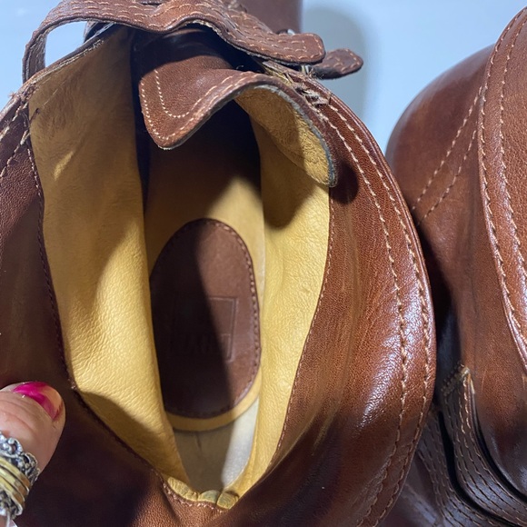 Size 10 Beautful brown leather Frye brand boot . - Picture 8 of 11